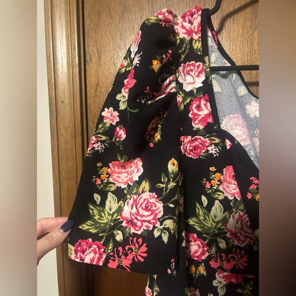 Gorgeous puff sleeve floral peplum top - Picture 2 of 4